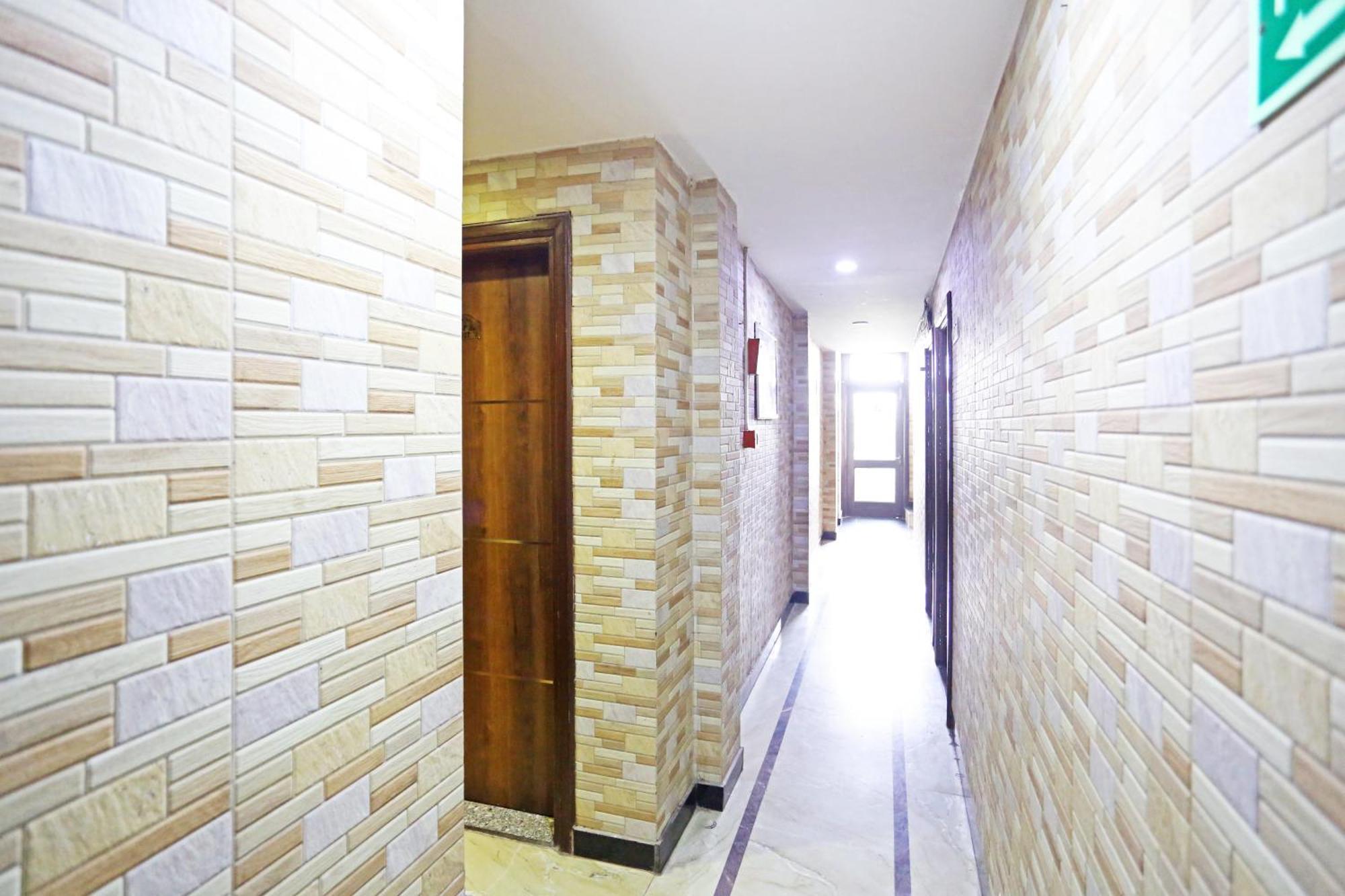 Hotel Preet Palace -5 Mints Walk From Nizamuddin Railway Station 新德里 外观 照片