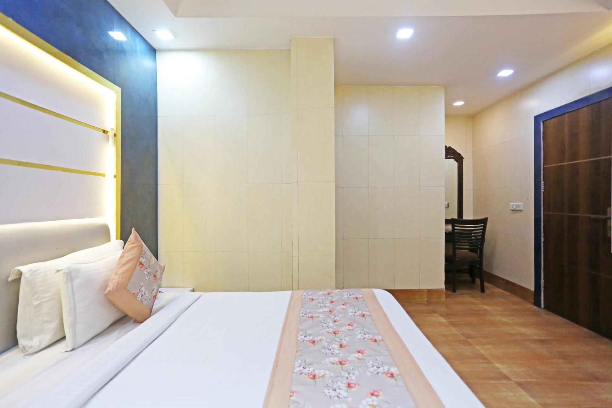 Hotel Preet Palace -5 Mints Walk From Nizamuddin Railway Station 新德里 外观 照片