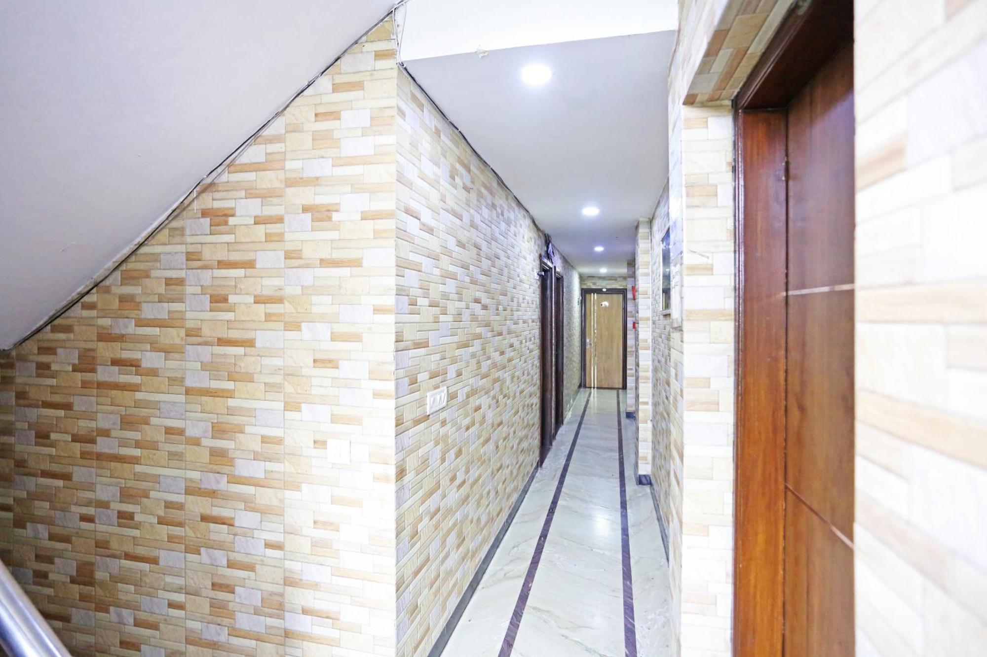 Hotel Preet Palace -5 Mints Walk From Nizamuddin Railway Station 新德里 外观 照片