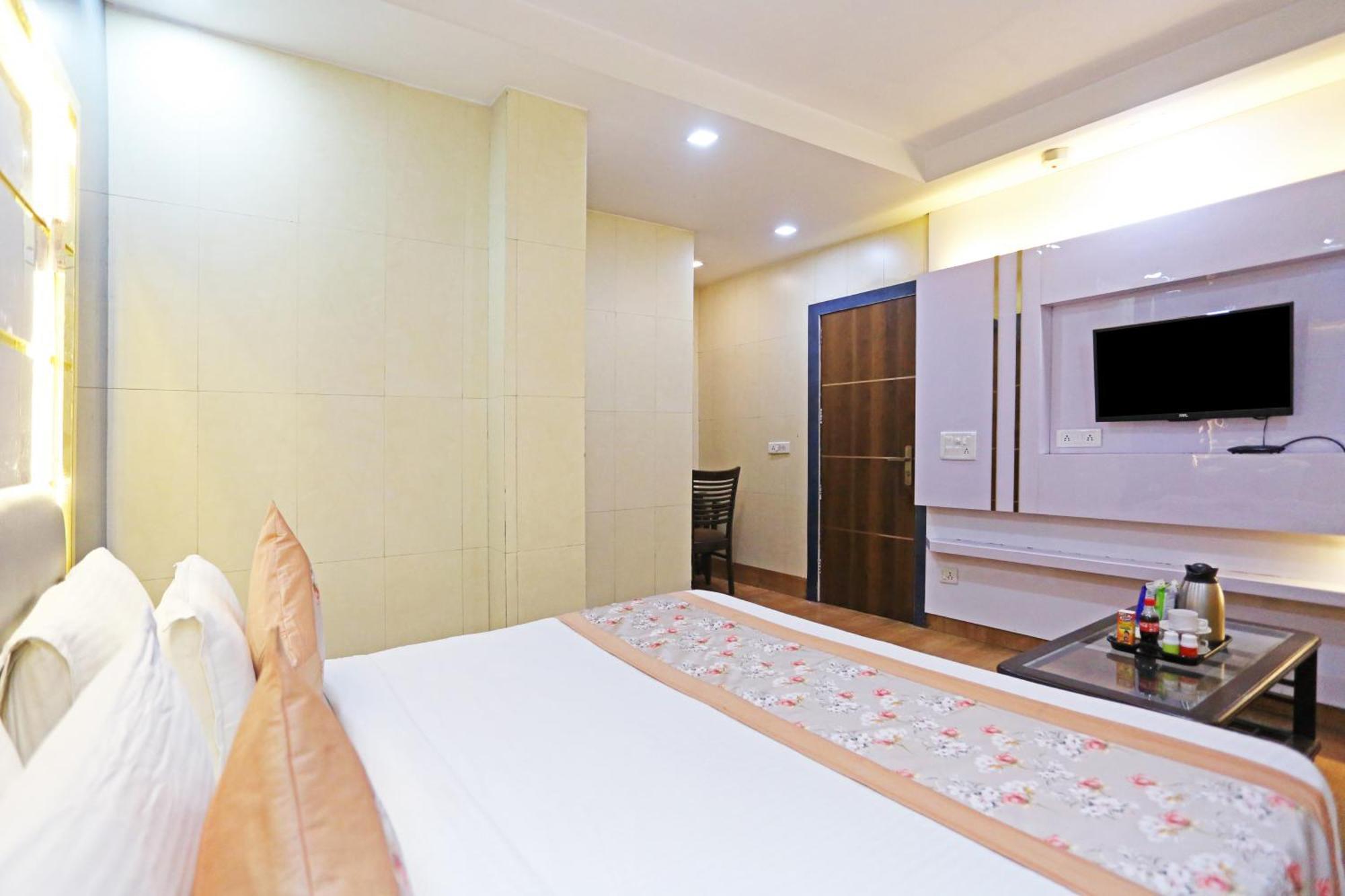 Hotel Preet Palace -5 Mints Walk From Nizamuddin Railway Station 新德里 外观 照片