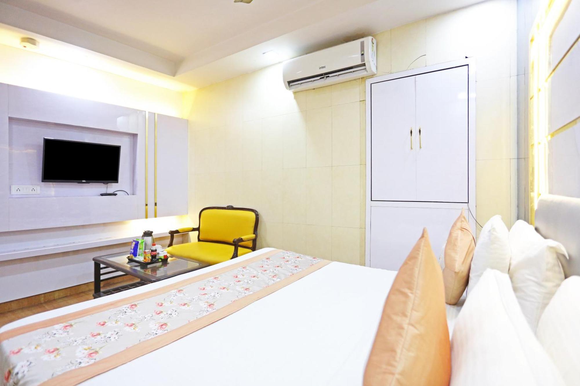 Hotel Preet Palace -5 Mints Walk From Nizamuddin Railway Station 新德里 外观 照片